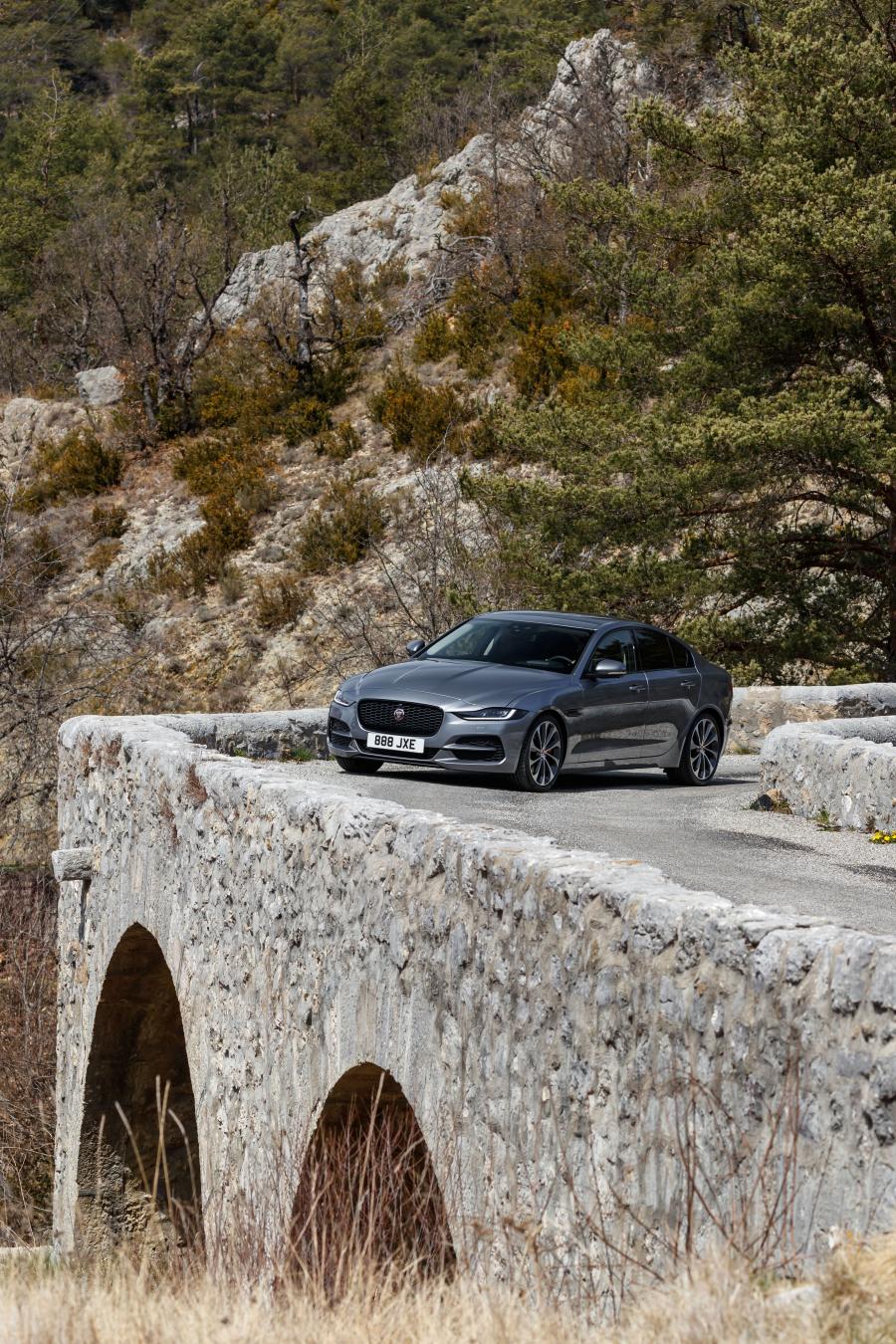  Jaguar XE D180 S 2019 года  (WW) (фото 7 из 18)